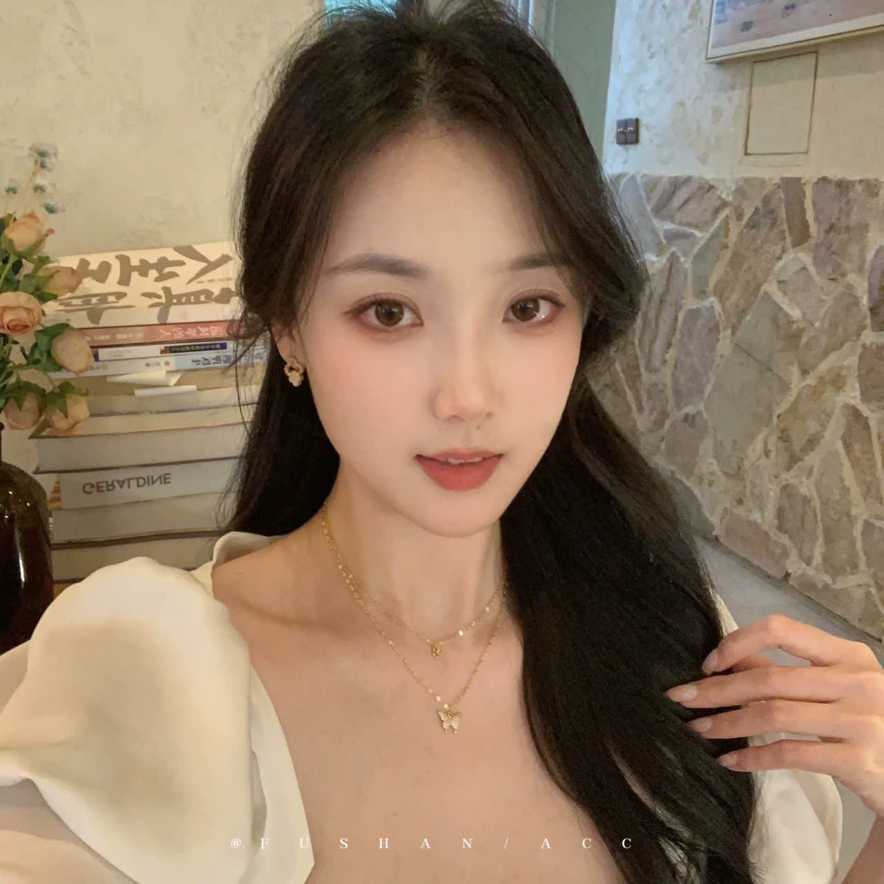 🦋 گردنبند دو زنجیره پروانه نگیندار استیل طلایی ✨ - Image 3