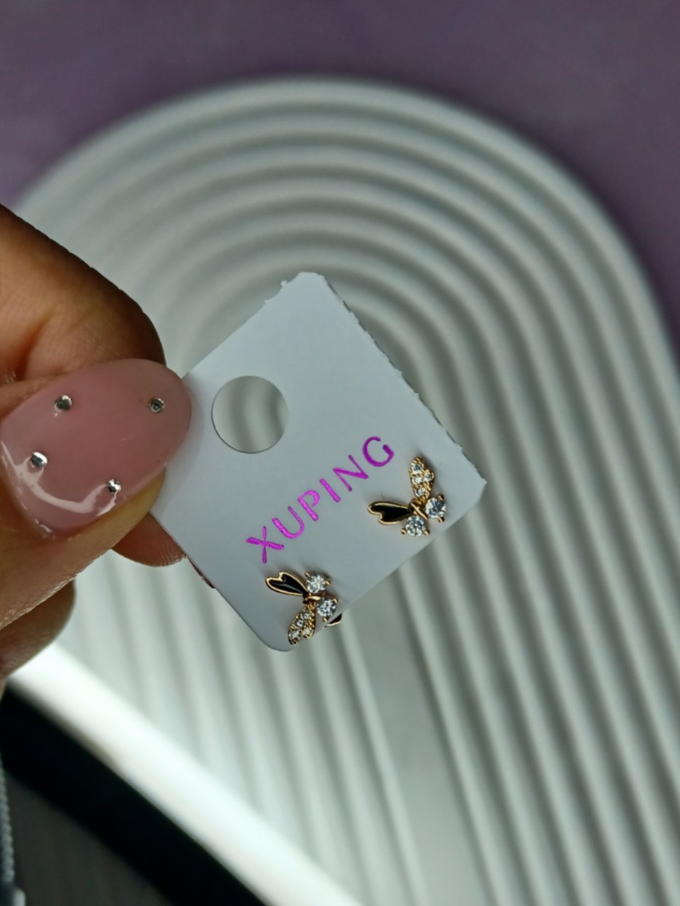 گوشواره میخی پروانه ژوپینگ اصل – طلایی نگیندار ضدحساسیت - Image 3