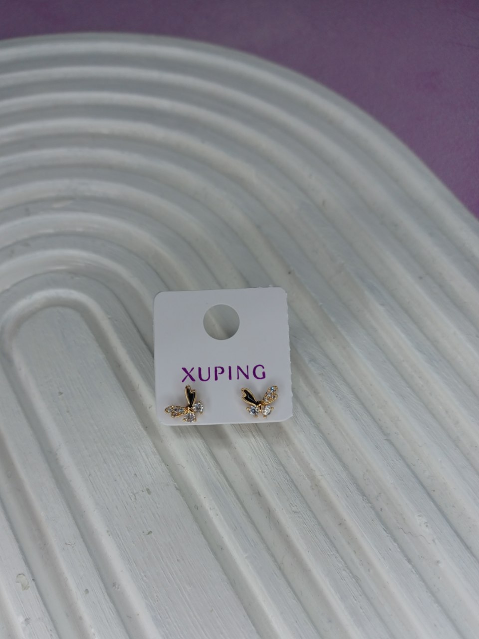 گوشواره میخی پروانه ژوپینگ اصل – طلایی نگیندار ضدحساسیت - Image 4