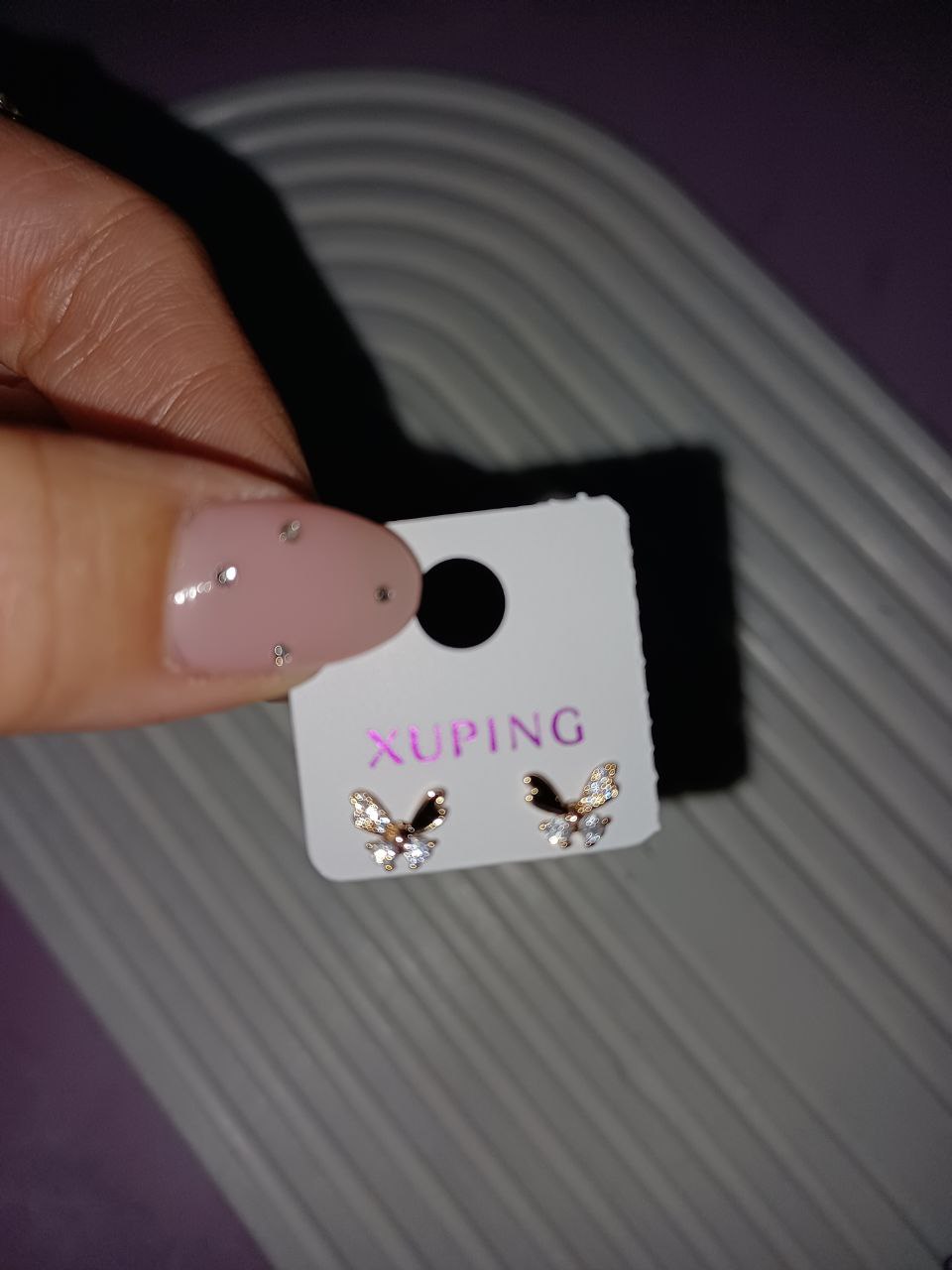 گوشواره میخی پروانه ژوپینگ اصل – طلایی نگیندار ضدحساسیت - Image 2